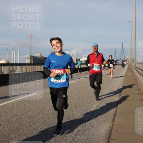 03.10.2025 - Köhlbrandbrückenlauf Lena Gebhardt http://msf.ph/oto/9130469 03.10.2025 09:49:31 Position 2 3497, 1134 meine-sportfotos.de