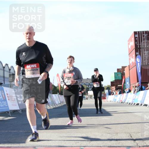03.10.2025 - Köhlbrandbrückenlauf Jannik Wohlers http://msf.ph/oto/9130471 03.10.2025 13:47:11 Ziel 5136, 5293, 5635, 5636, 6073 meine-sportfotos.de