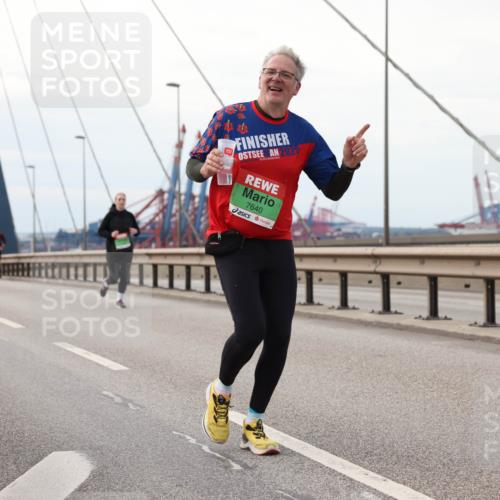 03.10.2025 - Köhlbrandbrückenlauf Lena Gebhardt http://msf.ph/oto/9130473 03.10.2025 16:06:03 Position 2 2025, 7640 meine-sportfotos.de