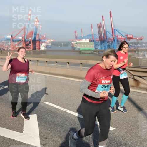 03.10.2025 - Köhlbrandbrückenlauf Yannick Fuchs http://msf.ph/oto/9130474 03.10.2025 09:02:56 Position 2 2438, 3377, 261 meine-sportfotos.de