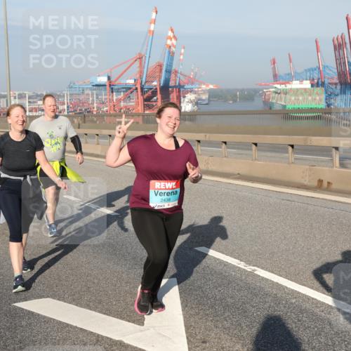 03.10.2025 - Köhlbrandbrückenlauf Yannick Fuchs http://msf.ph/oto/9130483 03.10.2025 09:02:56 Position 2 2438 meine-sportfotos.de