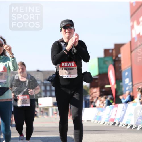 03.10.2025 - Köhlbrandbrückenlauf Jannik Wohlers http://msf.ph/oto/9130492 03.10.2025 13:47:13 Ziel 5136, 5293, 5635, 5636, 6073 meine-sportfotos.de