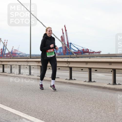 03.10.2025 - Köhlbrandbrückenlauf Lena Gebhardt http://msf.ph/oto/9130493 03.10.2025 16:06:07 Position 2 9533 meine-sportfotos.de