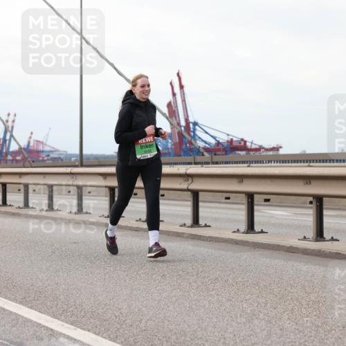 03.10.2025 - Köhlbrandbrückenlauf Lena Gebhardt http://msf.ph/oto/9130496 03.10.2025 16:06:07 Position 2 9533 meine-sportfotos.de