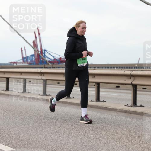 03.10.2025 - Köhlbrandbrückenlauf Lena Gebhardt http://msf.ph/oto/9130503 03.10.2025 16:06:08 Position 2 9533 meine-sportfotos.de