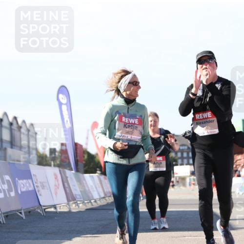 03.10.2025 - Köhlbrandbrückenlauf Jannik Wohlers http://msf.ph/oto/9130508 03.10.2025 13:47:14 Ziel 5136, 5293, 5635, 5636, 6073 meine-sportfotos.de
