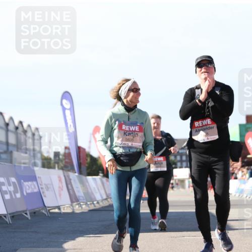03.10.2025 - Köhlbrandbrückenlauf Jannik Wohlers http://msf.ph/oto/9130511 03.10.2025 13:47:14 Ziel 5136, 5293, 5635, 5636, 6073 meine-sportfotos.de