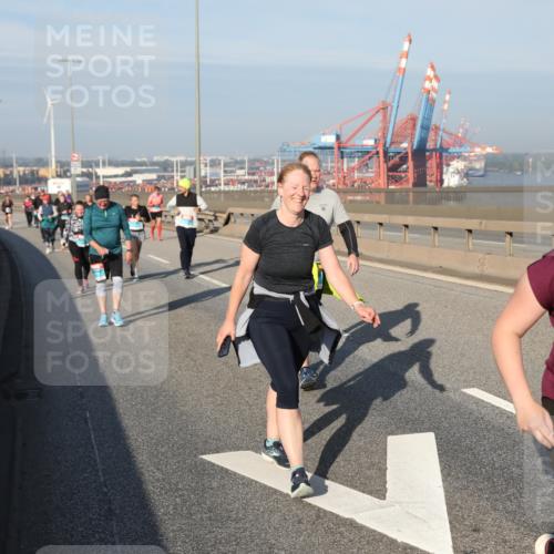 03.10.2025 - Köhlbrandbrückenlauf Yannick Fuchs http://msf.ph/oto/9130512 03.10.2025 09:02:57 Position 2 2438 meine-sportfotos.de