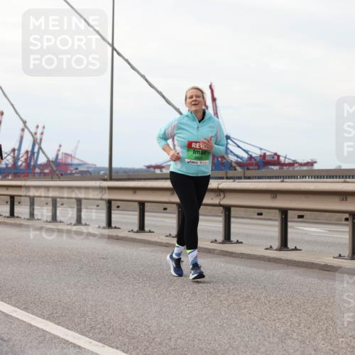 03.10.2025 - Köhlbrandbrückenlauf Lena Gebhardt http://msf.ph/oto/9130518 03.10.2025 16:06:13 Position 2 8500 meine-sportfotos.de