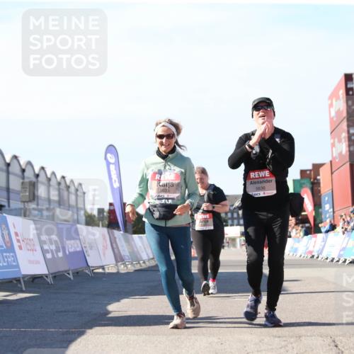 03.10.2025 - Köhlbrandbrückenlauf Jannik Wohlers http://msf.ph/oto/9130522 03.10.2025 13:47:15 Ziel 5136, 5293, 5635, 5636, 6073 meine-sportfotos.de