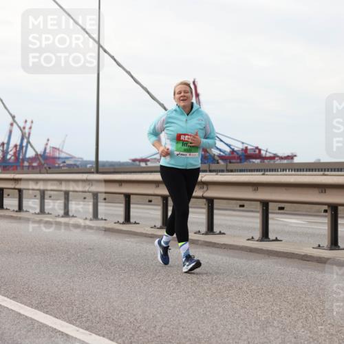 03.10.2025 - Köhlbrandbrückenlauf Lena Gebhardt http://msf.ph/oto/9130523 03.10.2025 16:06:13 Position 2 8470, 8500 meine-sportfotos.de