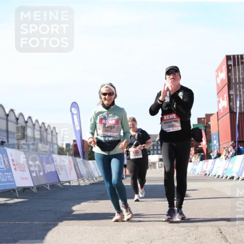 03.10.2025 - Köhlbrandbrückenlauf Jannik Wohlers http://msf.ph/oto/9130525 03.10.2025 13:47:15 Ziel 5136, 5293, 5635, 5636, 6073 meine-sportfotos.de