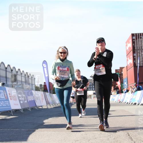 03.10.2025 - Köhlbrandbrückenlauf Jannik Wohlers http://msf.ph/oto/9130526 03.10.2025 13:47:15 Ziel 5136, 5293, 5635, 5636, 6073 meine-sportfotos.de