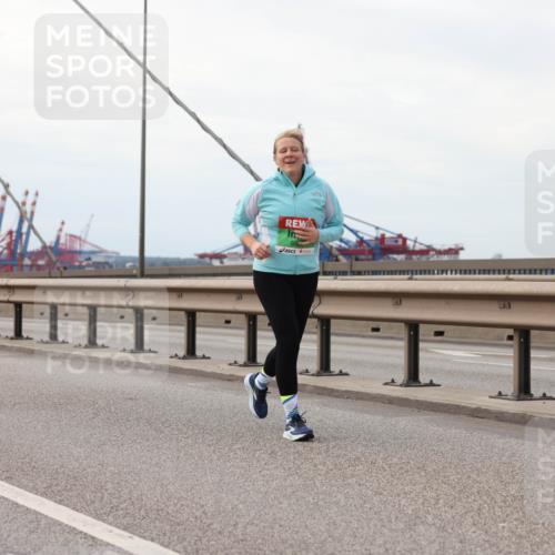 03.10.2025 - Köhlbrandbrückenlauf Lena Gebhardt http://msf.ph/oto/9130529 03.10.2025 16:06:13 Position 2  meine-sportfotos.de