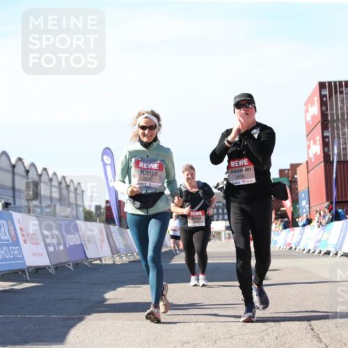 03.10.2025 - Köhlbrandbrückenlauf Jannik Wohlers http://msf.ph/oto/9130530 03.10.2025 13:47:15 Ziel 5136, 5293, 5635, 5636, 6073 meine-sportfotos.de