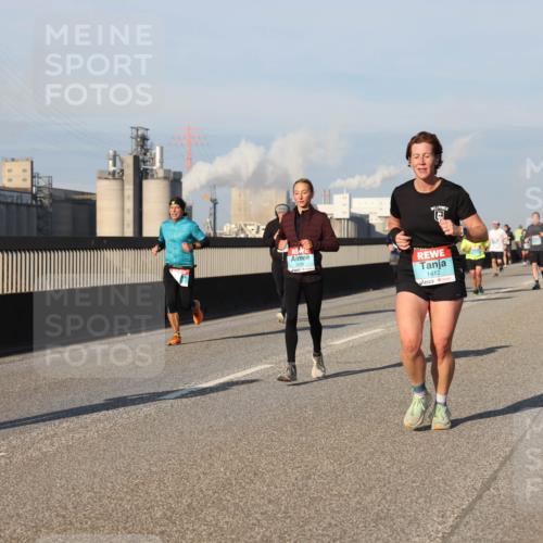 03.10.2025 - Köhlbrandbrückenlauf Lena Gebhardt http://msf.ph/oto/9130531 03.10.2025 09:49:33 Position 2 1412 meine-sportfotos.de