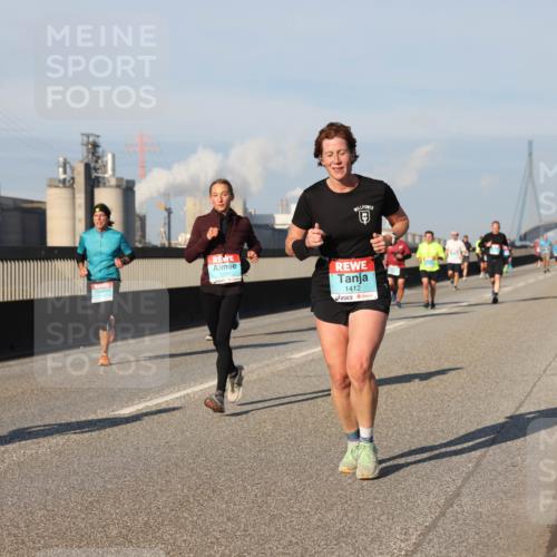 03.10.2025 - Köhlbrandbrückenlauf Lena Gebhardt http://msf.ph/oto/9130538 03.10.2025 09:49:33 Position 2 1412 meine-sportfotos.de