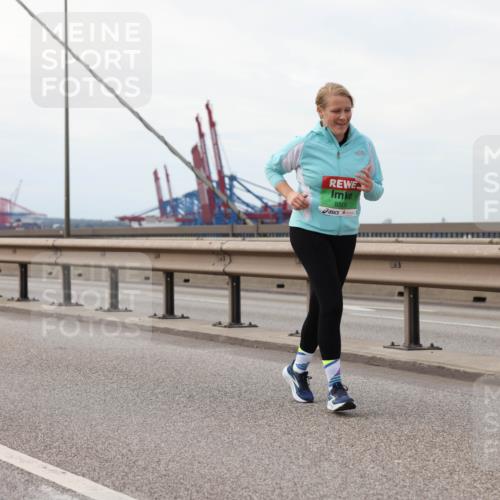 03.10.2025 - Köhlbrandbrückenlauf Lena Gebhardt http://msf.ph/oto/9130541 03.10.2025 16:06:14 Position 2 8470, 8500 meine-sportfotos.de