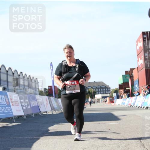 03.10.2025 - Köhlbrandbrückenlauf Jannik Wohlers http://msf.ph/oto/9130544 03.10.2025 13:47:17 Ziel 5136, 5293, 5635, 5636, 6073 meine-sportfotos.de