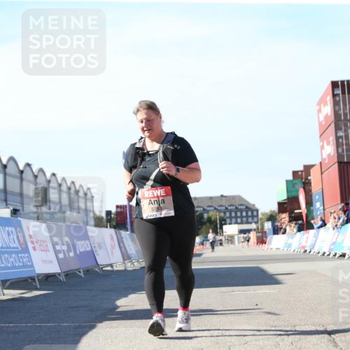 03.10.2025 - Köhlbrandbrückenlauf Jannik Wohlers http://msf.ph/oto/9130549 03.10.2025 13:47:17 Ziel 5136, 5293, 5635, 5636, 6073 meine-sportfotos.de