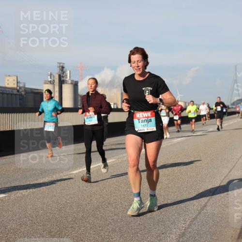 03.10.2025 - Köhlbrandbrückenlauf Lena Gebhardt http://msf.ph/oto/9130551 03.10.2025 09:49:34 Position 2 3409, 1412 meine-sportfotos.de