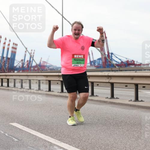 03.10.2025 - Köhlbrandbrückenlauf Lena Gebhardt http://msf.ph/oto/9130558 03.10.2025 16:06:15 Position 2 8470 meine-sportfotos.de