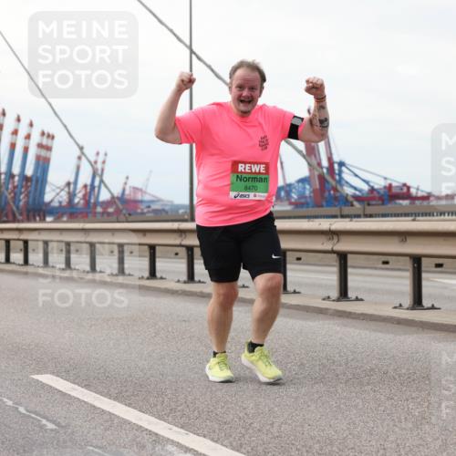 03.10.2025 - Köhlbrandbrückenlauf Lena Gebhardt http://msf.ph/oto/9130563 03.10.2025 16:06:15 Position 2 8470 meine-sportfotos.de