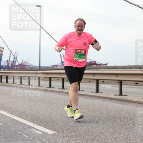03.10.2025 - Köhlbrandbrückenlauf Lena Gebhardt http://msf.ph/oto/9130581 03.10.2025 16:06:16 Position 2 8470 meine-sportfotos.de