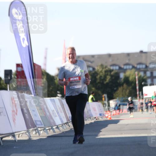 03.10.2025 - Köhlbrandbrückenlauf Jannik Wohlers http://msf.ph/oto/9130592 03.10.2025 13:47:45 Ziel 4980 meine-sportfotos.de