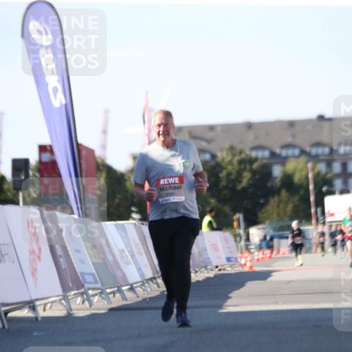 03.10.2025 - Köhlbrandbrückenlauf Jannik Wohlers http://msf.ph/oto/9130594 03.10.2025 13:47:45 Ziel 4980 meine-sportfotos.de
