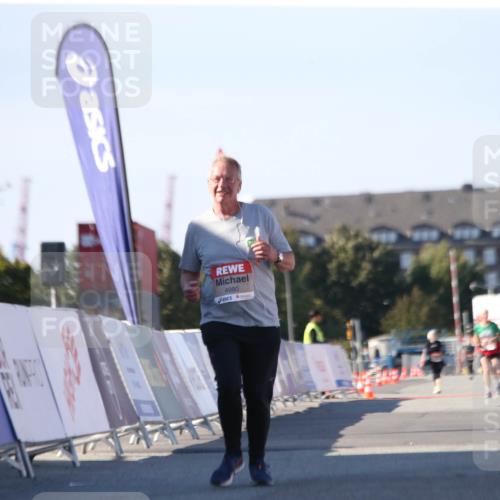 03.10.2025 - Köhlbrandbrückenlauf Jannik Wohlers http://msf.ph/oto/9130597 03.10.2025 13:47:46 Ziel 4980 meine-sportfotos.de