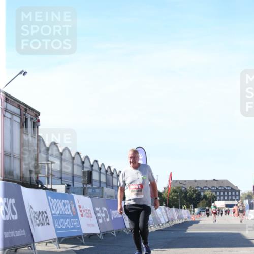 03.10.2025 - Köhlbrandbrückenlauf Jannik Wohlers http://msf.ph/oto/9130606 03.10.2025 13:47:50 Ziel 4980 meine-sportfotos.de