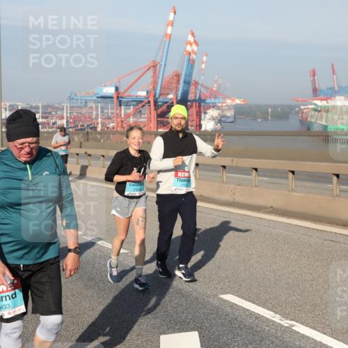 03.10.2025 - Köhlbrandbrückenlauf Yannick Fuchs http://msf.ph/oto/9130608 03.10.2025 09:03:01 Position 2 2555, 3433, 2558, 1729 meine-sportfotos.de