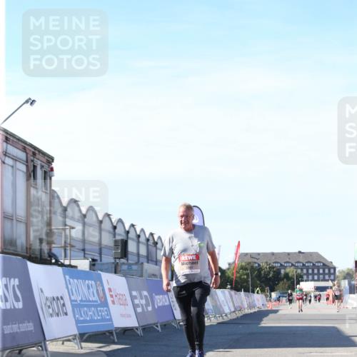 03.10.2025 - Köhlbrandbrückenlauf Jannik Wohlers http://msf.ph/oto/9130611 03.10.2025 13:47:50 Ziel 4980 meine-sportfotos.de