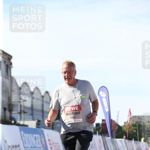 03.10.2025 - Köhlbrandbrückenlauf Jannik Wohlers http://msf.ph/oto/9130616 03.10.2025 13:47:51 Ziel 4980 meine-sportfotos.de