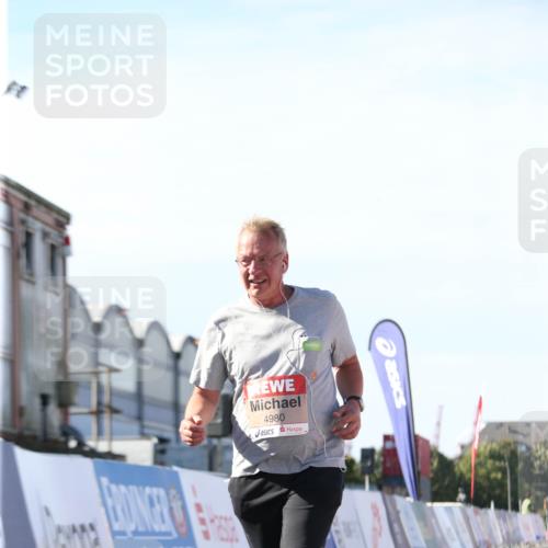 03.10.2025 - Köhlbrandbrückenlauf Jannik Wohlers http://msf.ph/oto/9130619 03.10.2025 13:47:51 Ziel 4980 meine-sportfotos.de