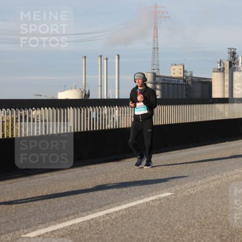 03.10.2025 - Köhlbrandbrückenlauf Lena Gebhardt http://msf.ph/oto/9130620 03.10.2025 09:49:37 Position 2  meine-sportfotos.de