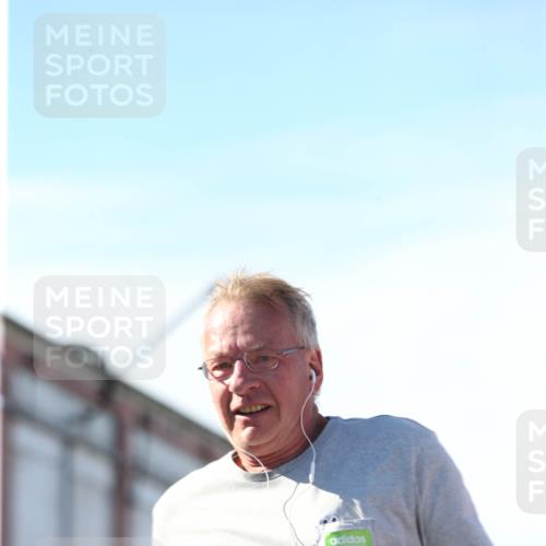03.10.2025 - Köhlbrandbrückenlauf Jannik Wohlers http://msf.ph/oto/9130624 03.10.2025 13:47:53 Ziel 4980 meine-sportfotos.de