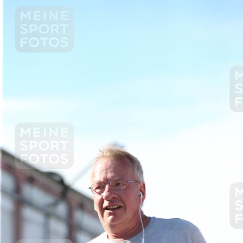 03.10.2025 - Köhlbrandbrückenlauf Jannik Wohlers http://msf.ph/oto/9130626 03.10.2025 13:47:53 Ziel 4980 meine-sportfotos.de