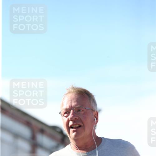 03.10.2025 - Köhlbrandbrückenlauf Jannik Wohlers http://msf.ph/oto/9130633 03.10.2025 13:47:53 Ziel 4980 meine-sportfotos.de