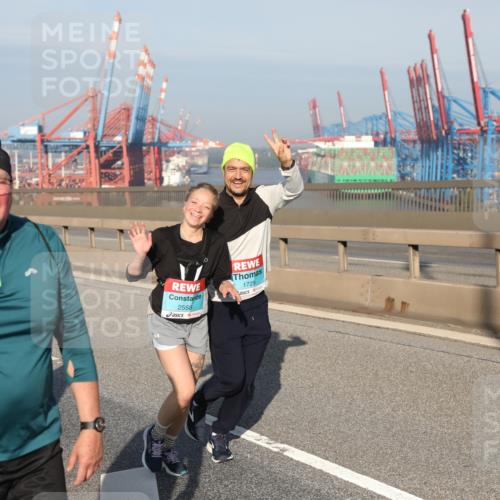 03.10.2025 - Köhlbrandbrückenlauf Yannick Fuchs http://msf.ph/oto/9130642 03.10.2025 09:03:02 Position 2 2558, 1729 meine-sportfotos.de