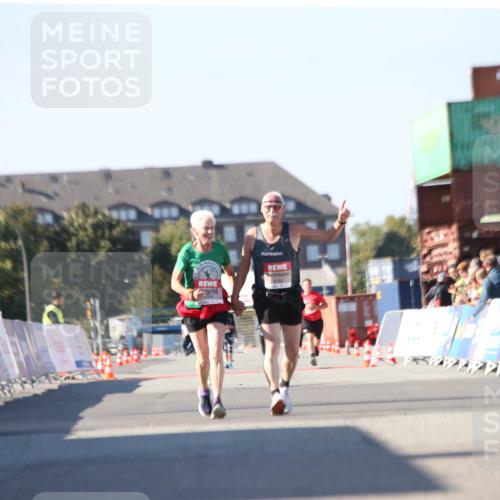 03.10.2025 - Köhlbrandbrückenlauf Jannik Wohlers http://msf.ph/oto/9130647 03.10.2025 13:48:02 Ziel  meine-sportfotos.de