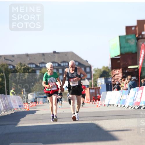 03.10.2025 - Köhlbrandbrückenlauf Jannik Wohlers http://msf.ph/oto/9130652 03.10.2025 13:48:03 Ziel  meine-sportfotos.de