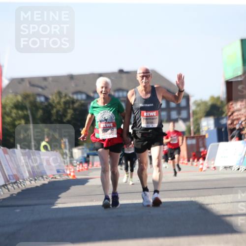 03.10.2025 - Köhlbrandbrückenlauf Jannik Wohlers http://msf.ph/oto/9130661 03.10.2025 13:48:05 Ziel  meine-sportfotos.de