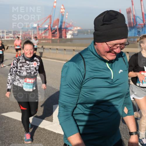 03.10.2025 - Köhlbrandbrückenlauf Yannick Fuchs http://msf.ph/oto/9130669 03.10.2025 09:03:03 Position 2 255, 2558, 1729 meine-sportfotos.de