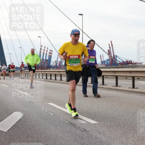 03.10.2025 - Köhlbrandbrückenlauf Lena Gebhardt http://msf.ph/oto/9130680 03.10.2025 16:06:25 Position 2 9342, 8180 meine-sportfotos.de