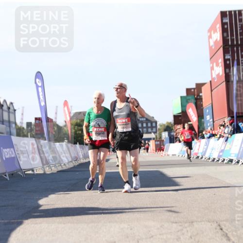 03.10.2025 - Köhlbrandbrückenlauf Jannik Wohlers http://msf.ph/oto/9130688 03.10.2025 13:48:10 Ziel 6164, 6165 meine-sportfotos.de