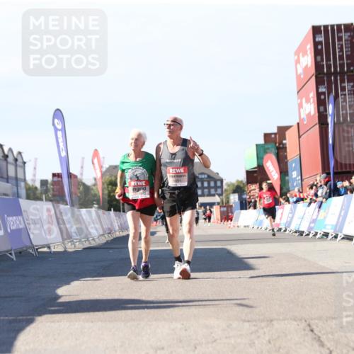 03.10.2025 - Köhlbrandbrückenlauf Jannik Wohlers http://msf.ph/oto/9130692 03.10.2025 13:48:10 Ziel 6164, 6165 meine-sportfotos.de