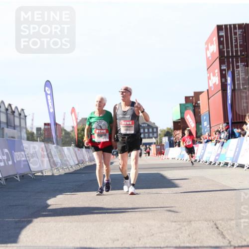 03.10.2025 - Köhlbrandbrückenlauf Jannik Wohlers http://msf.ph/oto/9130695 03.10.2025 13:48:10 Ziel 6164, 6165 meine-sportfotos.de