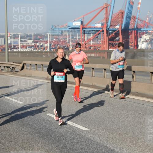 03.10.2025 - Köhlbrandbrückenlauf Yannick Fuchs http://msf.ph/oto/9130702 03.10.2025 09:03:05 Position 2 373, 3374 meine-sportfotos.de